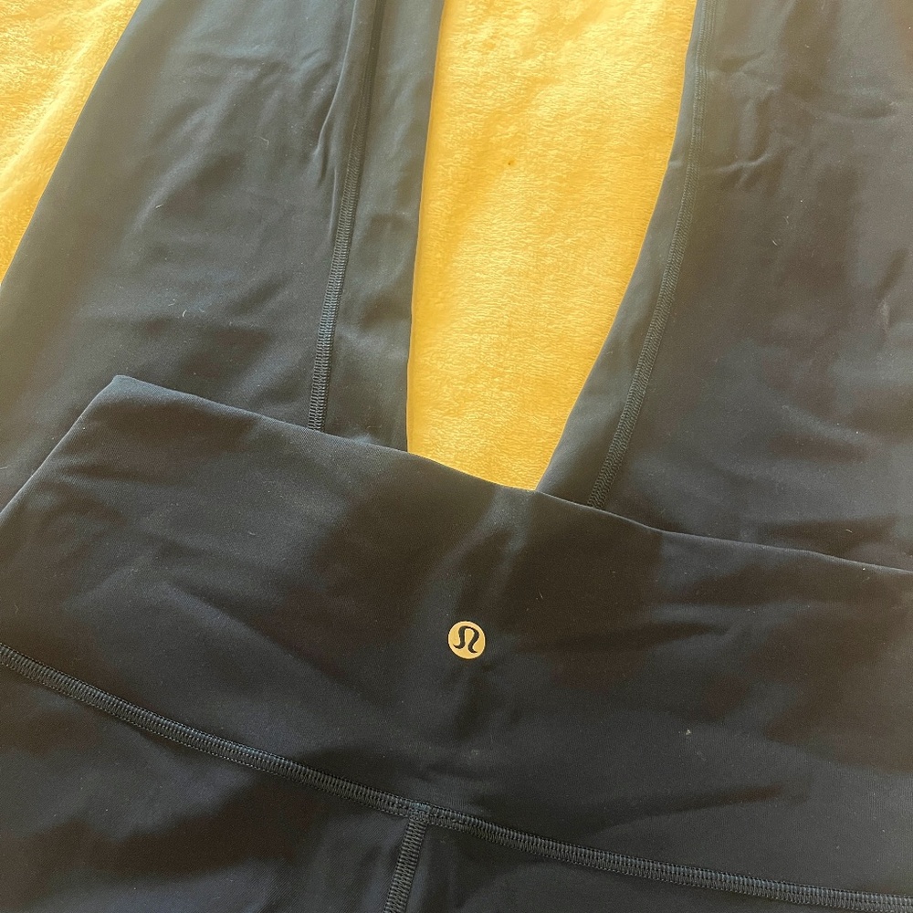 Lululemon - NAVY cropped leggings 6